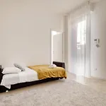 Daire Just Urban - Modern 1-br Navigli - Metro M2 *